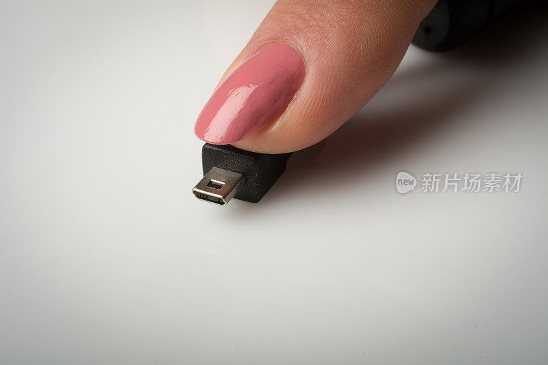 indexfinger与USB micro 1.1连接器